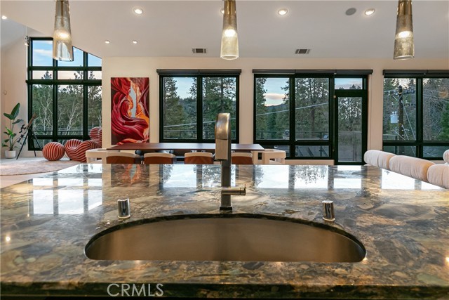 Detail Gallery Image 15 of 61 For 748 Brentwood Dr, Lake Arrowhead,  CA 92352 - 4 Beds | 4 Baths