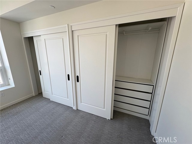 1050 S Grand Avenue, Los Angeles CA: https://media.crmls.org/medias/65397af6-2119-48f9-a2cf-7d8f09cdef65.jpg