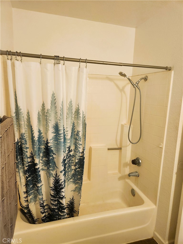 https://media.crmls.org/medias/6539cf86-1c25-40fc-b33b-e6dcedbe94c6.jpg?preset=X-Large