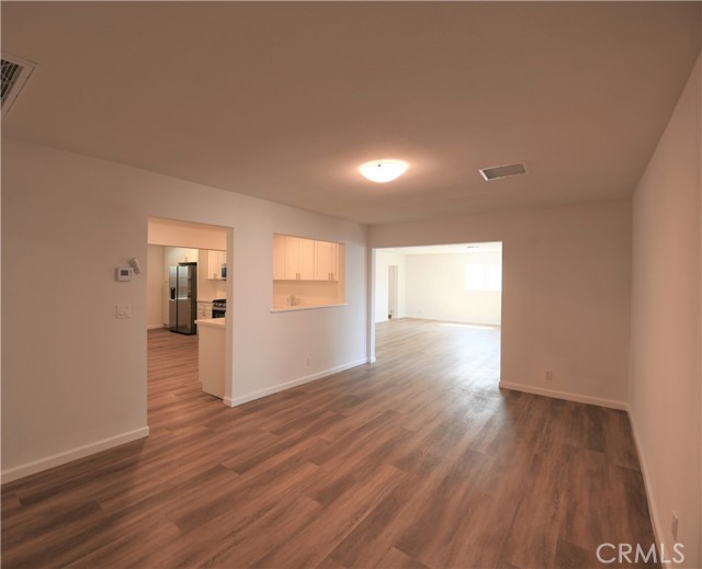 1800 S Ridgeley Drive, Los Angeles CA: https://media.crmls.org/medias/653a4404-05ad-4311-9757-cbca554b743f.jpg