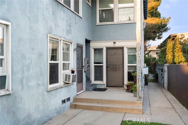 1608 Grismer Avenue, Burbank CA: https://media.crmls.org/medias/653b5ecb-c5bc-42d0-9f19-1ef780c349c5.jpg