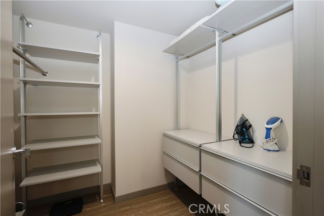 Detail Gallery Image 12 of 20 For 18703 Redwing St, Tarzana,  CA 91356 - 3 Beds | 2/1 Baths