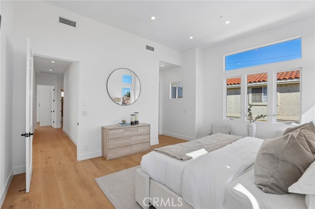 2019 Huntington Lane, B photo 24