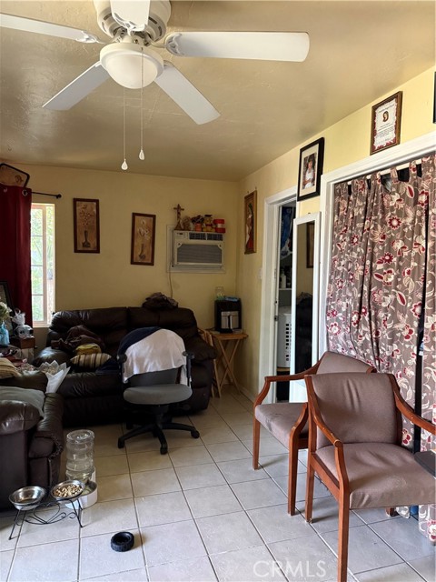 Detail Gallery Image 8 of 8 For 12872 Van Nuys Bld, Pacoima,  CA 91331 - 4 Beds | 4 Baths