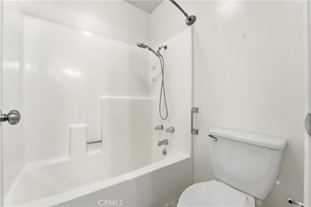 https://media.crmls.org/medias/653ff6b0-e0a8-4ad0-a7cd-37dec361c4b8.jpg?preset=X-Large