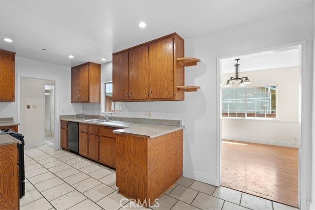 Detail Gallery Image 4 of 26 For 554 W Verness, Covina,  CA 91723 - 4 Beds | 2 Baths