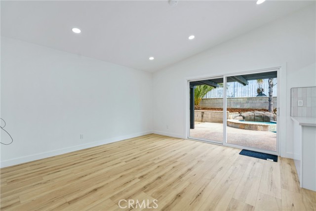 Detail Gallery Image 8 of 32 For 1157 Fallbrook Dr, Corona,  CA 92878 - 4 Beds | 2 Baths