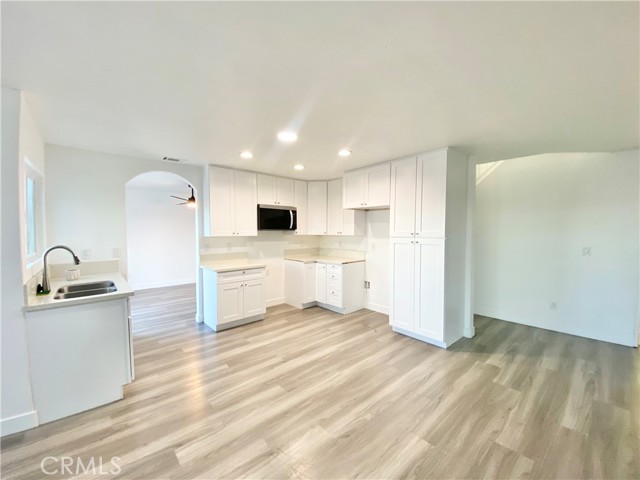 Detail Gallery Image 7 of 28 For 17048 Monaco Dr, Victorville,  CA 92395 - 4 Beds | 2/1 Baths