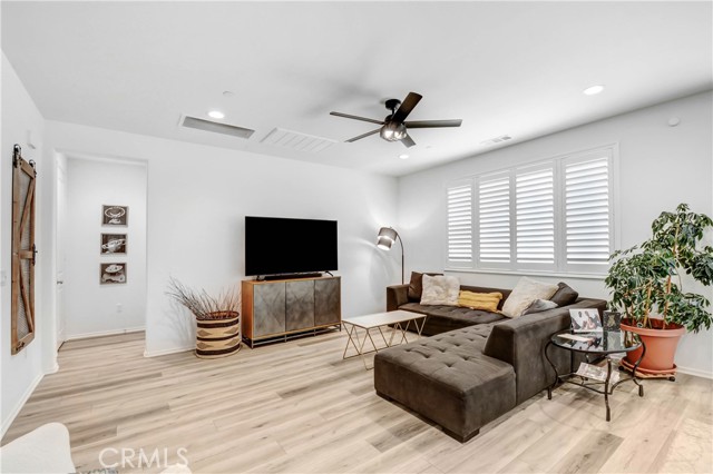 3471 W Poppet Street, San Bernardino CA: https://media.crmls.org/medias/65418be3-308e-4a7f-a3b9-c31bfacf603a.jpg