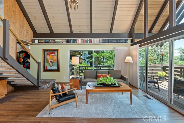 27280 Peninsula Drive, Lake Arrowhead CA: https://media.crmls.org/medias/6541aa10-0688-4cb6-b5a8-96a19c22faff.jpg