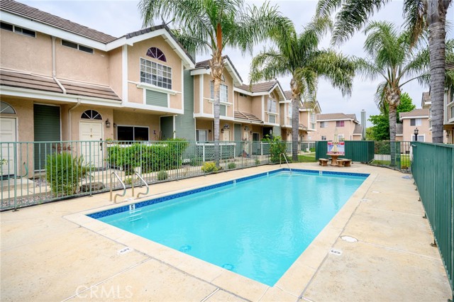 Detail Gallery Image 31 of 34 For 8958 Burnet Ave #C6,  North Hills,  CA 91343 - 2 Beds | 3 Baths