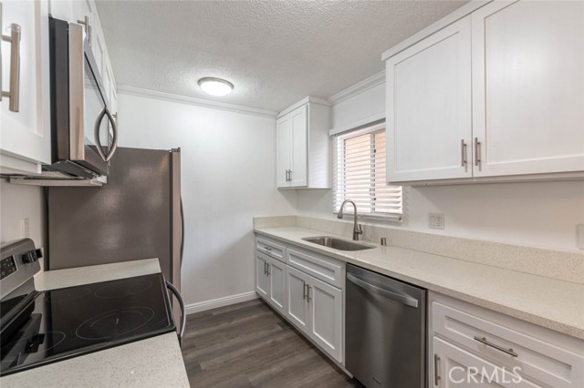6520 Shirley Avenue, Reseda CA: https://media.crmls.org/medias/6541f8bd-1f98-4fa0-a5b8-87bcc95305af.jpg