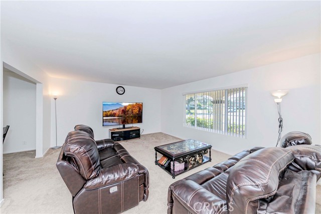 2401 El Portal Way, Oxnard CA: https://media.crmls.org/medias/6542133d-316e-4b39-abaa-3e0263c5e36f.jpg