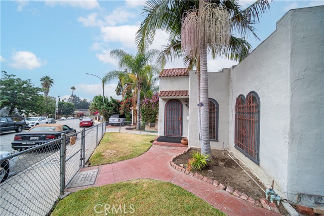 Detail Gallery Image 4 of 37 For 2353 Lucerne Ave, Los Angeles,  CA 90016 - 2 Beds | 1 Baths