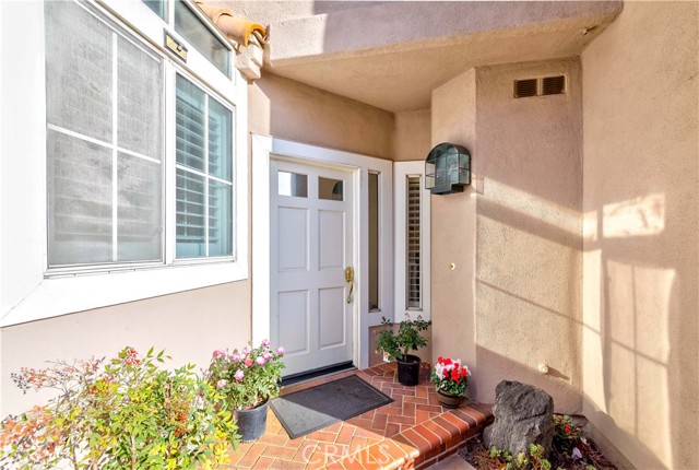 Detail Gallery Image 3 of 36 For 2162 Flame Flower Ln, Fullerton,  CA 92833 - 3 Beds | 2/1 Baths