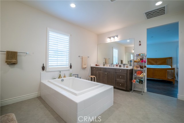 Detail Gallery Image 28 of 49 For 20523 Stella, Saugus,  CA 91350 - 4 Beds | 4 Baths