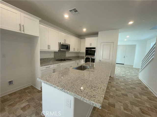 Detail Gallery Image 5 of 21 For 2591 Pheasant Way, Ontario,  CA 91761 - 4 Beds | 2/1 Baths