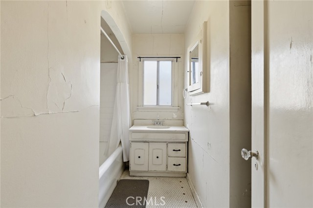 Detail Gallery Image 18 of 26 For 4720 Denny, Toluca Lake,  CA 91602 - 2 Beds | 1 Baths