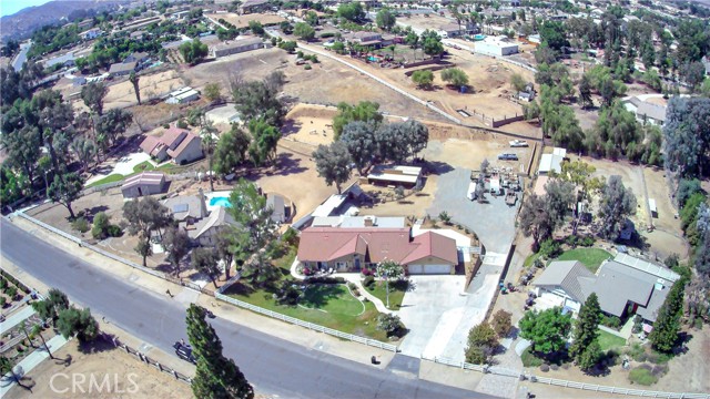 18687 Chickory Drive, Riverside CA: https://media.crmls.org/medias/6543b99e-1053-41b9-92c7-76c80f6357c5.jpg