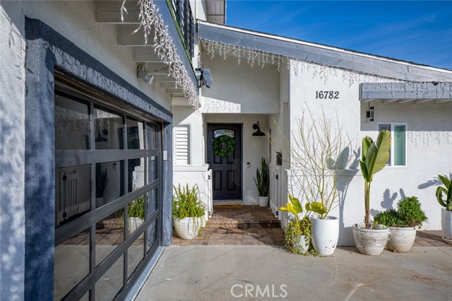 Detail Gallery Image 3 of 45 For 16782 Heritage Ln, Huntington Beach,  CA 92647 - 4 Beds | 2 Baths