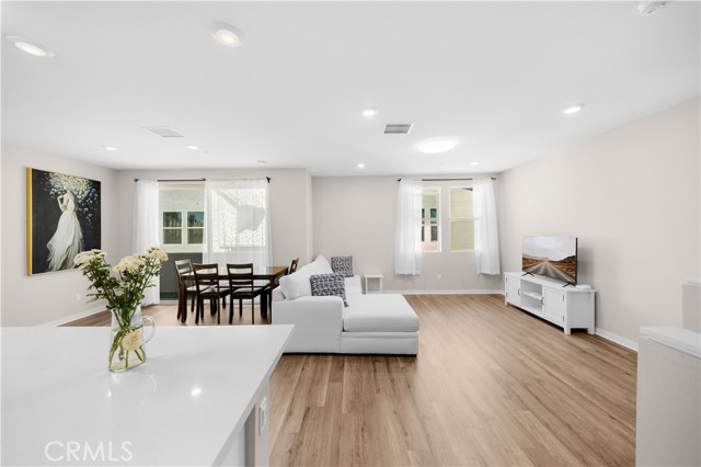 Detail Gallery Image 5 of 41 For 259 Pin Ln, Covina,  CA 91722 - 3 Beds | 3 Baths