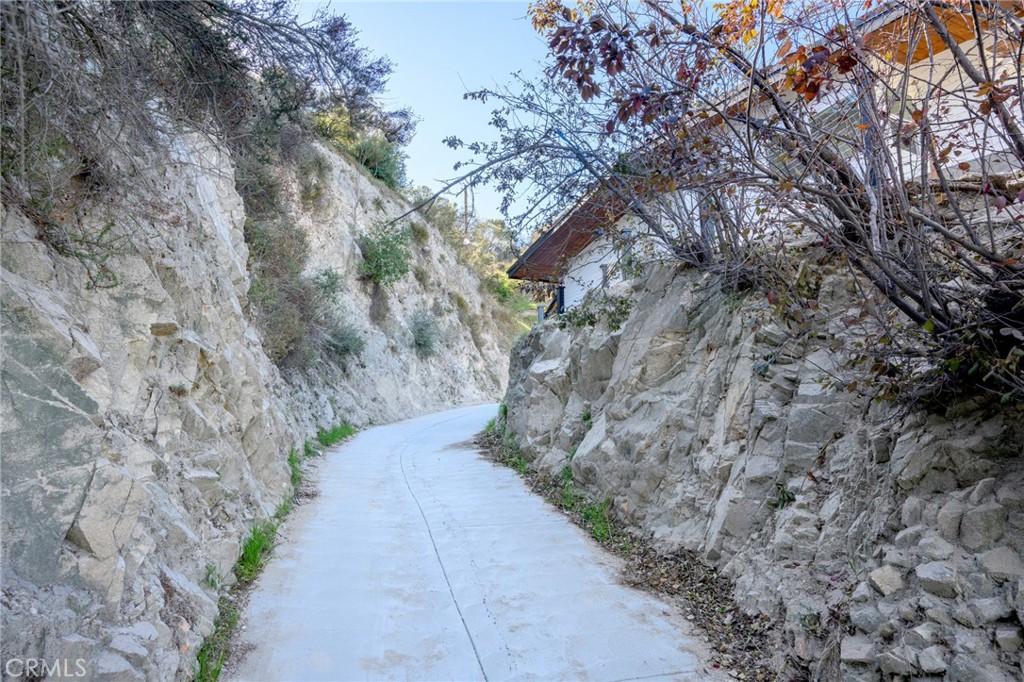 https://media.crmls.org/medias/6546a3cb-65af-4cb3-baf4-ca0ca6babf0c.jpg?preset=X-Large