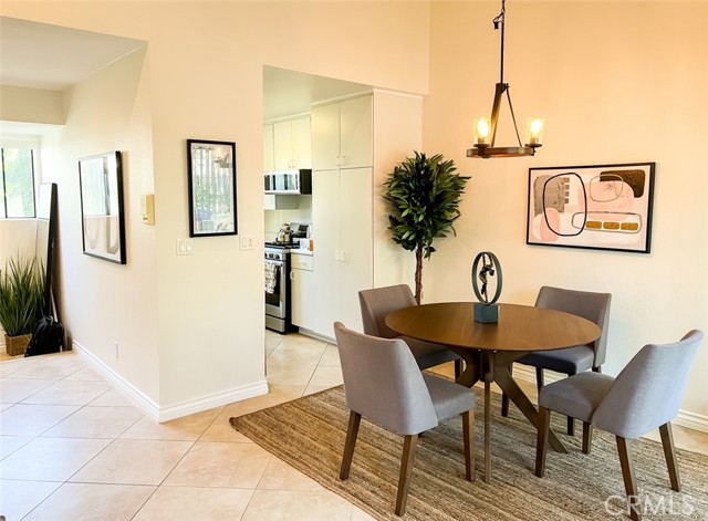 22123 Burbank Boulevard, 5 photo 3