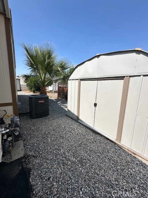 880 N. LAKE STREET, Hemet CA: https://media.crmls.org/medias/65478be0-b2a7-4336-ab4d-6c0ea2666c34.jpg