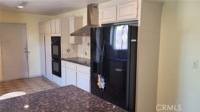 1100 E 215th Place, Carson CA: https://media.crmls.org/medias/6547b5cb-7fed-4f11-910e-6843a056be58.jpg