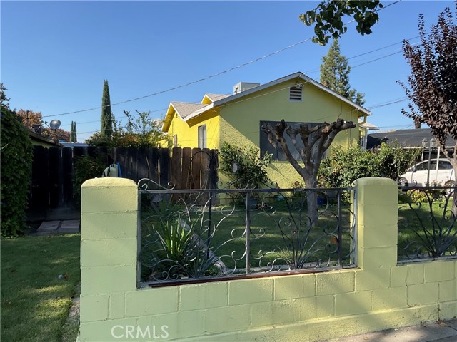 Detail Gallery Image 3 of 16 For 915 R St, Merced,  CA 95341 - 3 Beds | 1 Baths