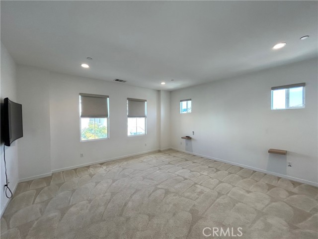 Detail Gallery Image 19 of 25 For 945 Vivid Ln, Costa Mesa,  CA 92626 - 4 Beds | 3 Baths