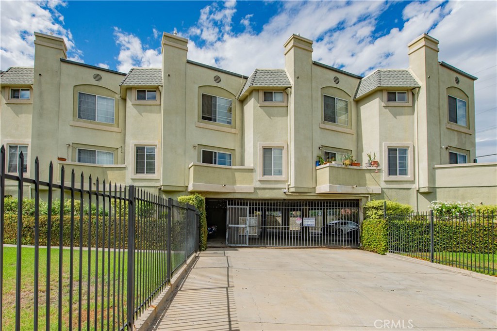 22809 Del Valle Street #8