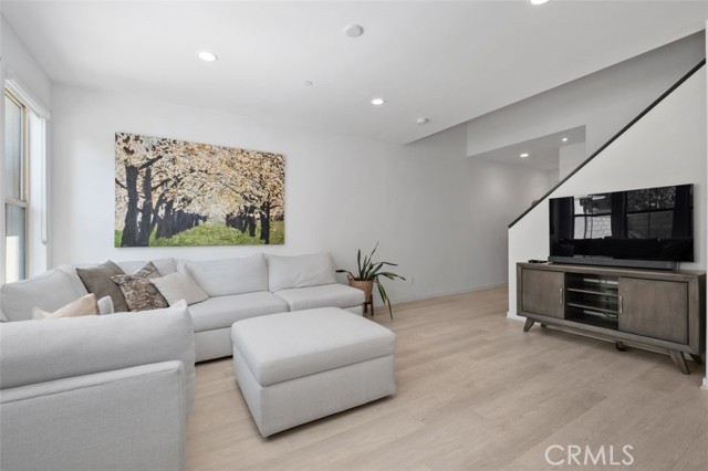 Detail Gallery Image 4 of 33 For 29 Prominence, Lake Forest,  CA 92630 - 3 Beds | 2/1 Baths