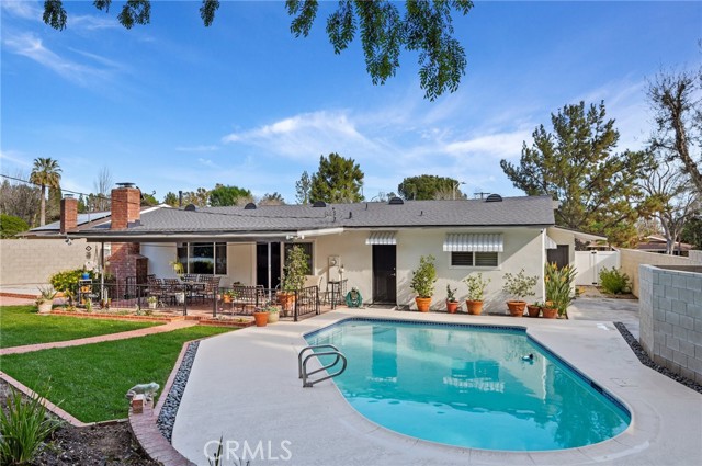 Detail Gallery Image 22 of 27 For 11917 Paso Robles, Granada Hills,  CA 91344 - 3 Beds | 2 Baths