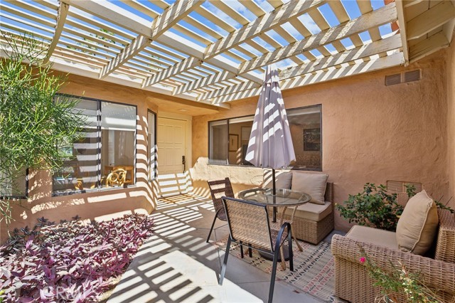 Detail Gallery Image 11 of 17 For 201 Seville Cir, Palm Desert,  CA 92260 - 2 Beds | 2 Baths