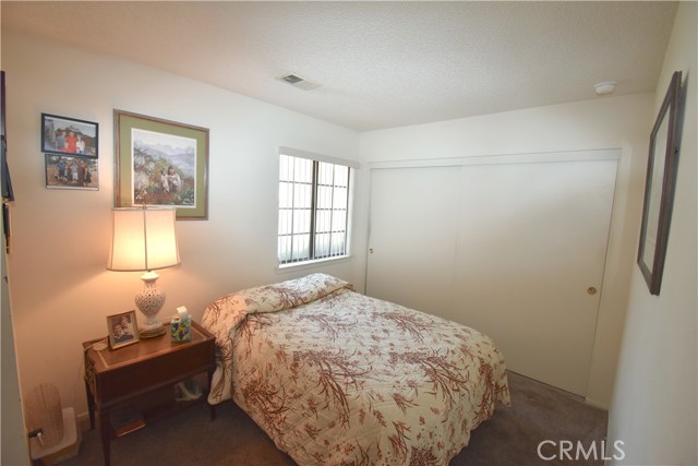 Detail Gallery Image 14 of 22 For 19042 Cedar Dr, Apple Valley,  CA 92308 - 2 Beds | 2 Baths