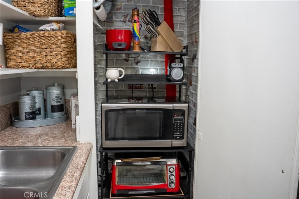 https://media.crmls.org/medias/654cb6a9-d2b0-4f8a-b09d-628bb06db9b7.jpg?preset=X-Large