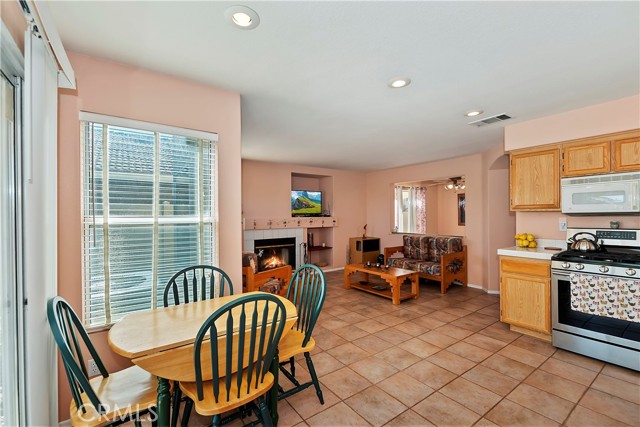 Detail Gallery Image 18 of 45 For 861 Poppyseed Ln, Corona,  CA 92881 - 3 Beds | 2/1 Baths