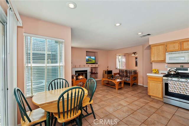 Detail Gallery Image 18 of 45 For 861 Poppyseed Ln, Corona,  CA 92881 - 3 Beds | 2/1 Baths