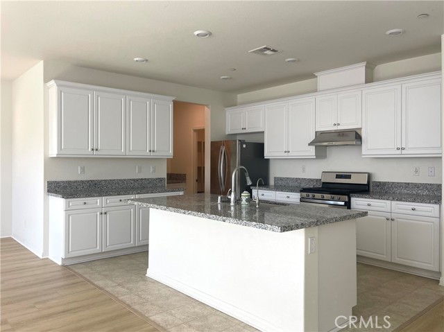 Detail Gallery Image 5 of 20 For 2076 E Bulletin Privado, Ontario,  CA 91764 - 4 Beds | 2/1 Baths