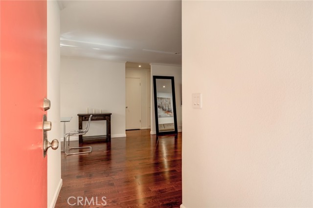 Detail Gallery Image 6 of 44 For 8400 De Longpre Ave #205,  West Hollywood,  CA 90069 - 2 Beds | 2 Baths