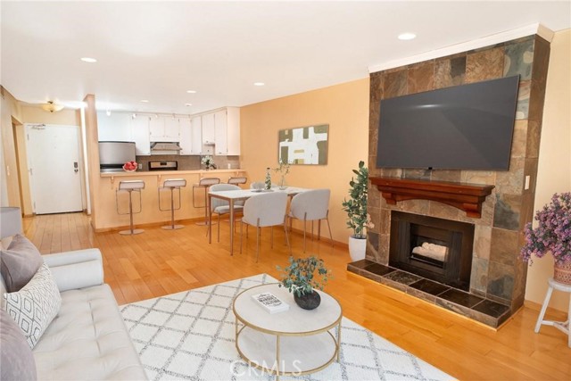 Detail Gallery Image 7 of 19 For 1940 N Highland, Los Angeles,  CA 90068 - 2 Beds | 2 Baths