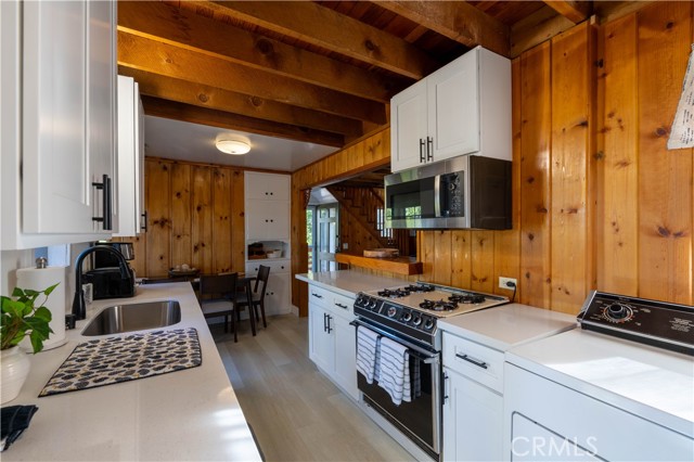 Detail Gallery Image 7 of 46 For 610 Clubhouse, Twin Peaks,  CA 92391 - 2 Beds | 2 Baths