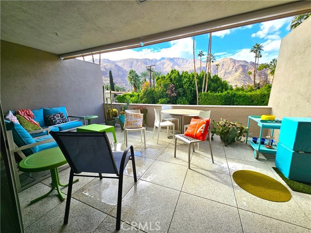 Detail Gallery Image 4 of 38 For 197 W via Lola #17,  Palm Springs,  CA 92262 - 2 Beds | 2 Baths