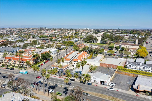 231 North Broadway, Redondo Beach, California 90277, 2 Bedrooms Bedrooms, ,2 BathroomsBathrooms,Residential,Sold,North Broadway,SB22044215