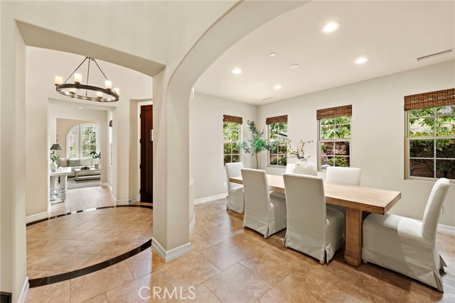 21 Corte Lomas Verdes, San Clemente CA: https://media.crmls.org/medias/6551e9f4-e893-4ddf-a071-b633a16b893c.jpg