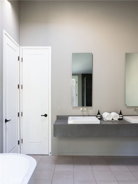 2420 Bowmont Drive, Beverly Hills CA: https://media.crmls.org/medias/65525bd3-6347-4118-be8e-f813f40a61e2.jpg
