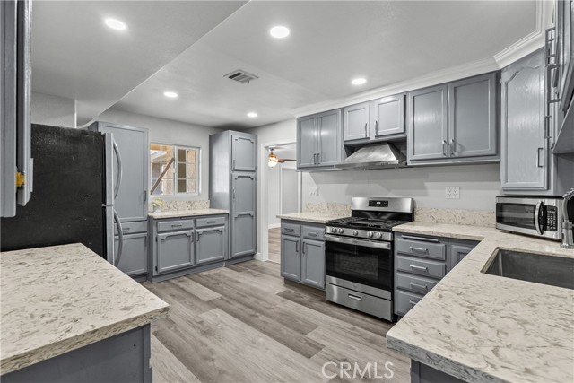 Detail Gallery Image 10 of 33 For 4550 W Avenue L2, Quartz Hill,  CA 93536 - 5 Beds | 3 Baths