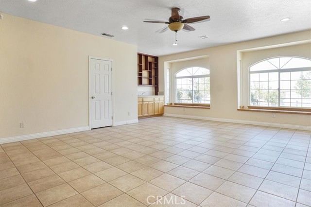 12771 Elm Street, Oak Hills CA: https://media.crmls.org/medias/6553f6df-d0ff-4704-82c2-32ff9b91c007.jpg