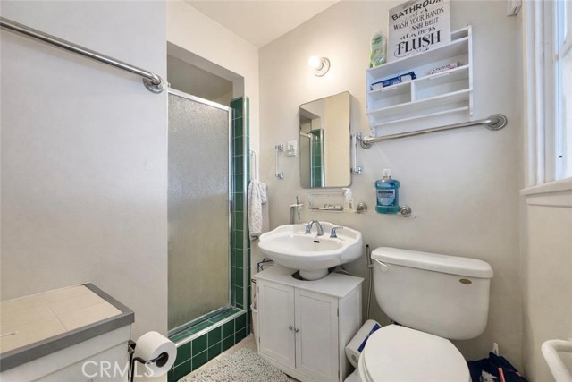Detail Gallery Image 11 of 26 For 161 W Harcourt St, Long Beach,  CA 90805 - 3 Beds | 2 Baths
